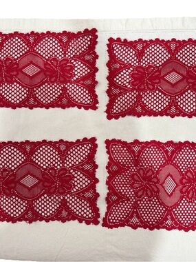 Set of 4 Red Christmas Lace Placemats Doilies Holiday Table Decor 17” x 10”